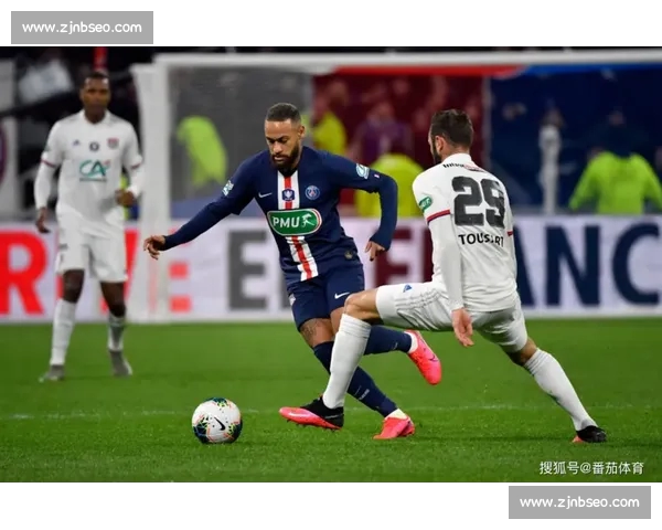 法甲最新战报：巴黎圣日耳曼再度登顶 里昂主场艰难取胜